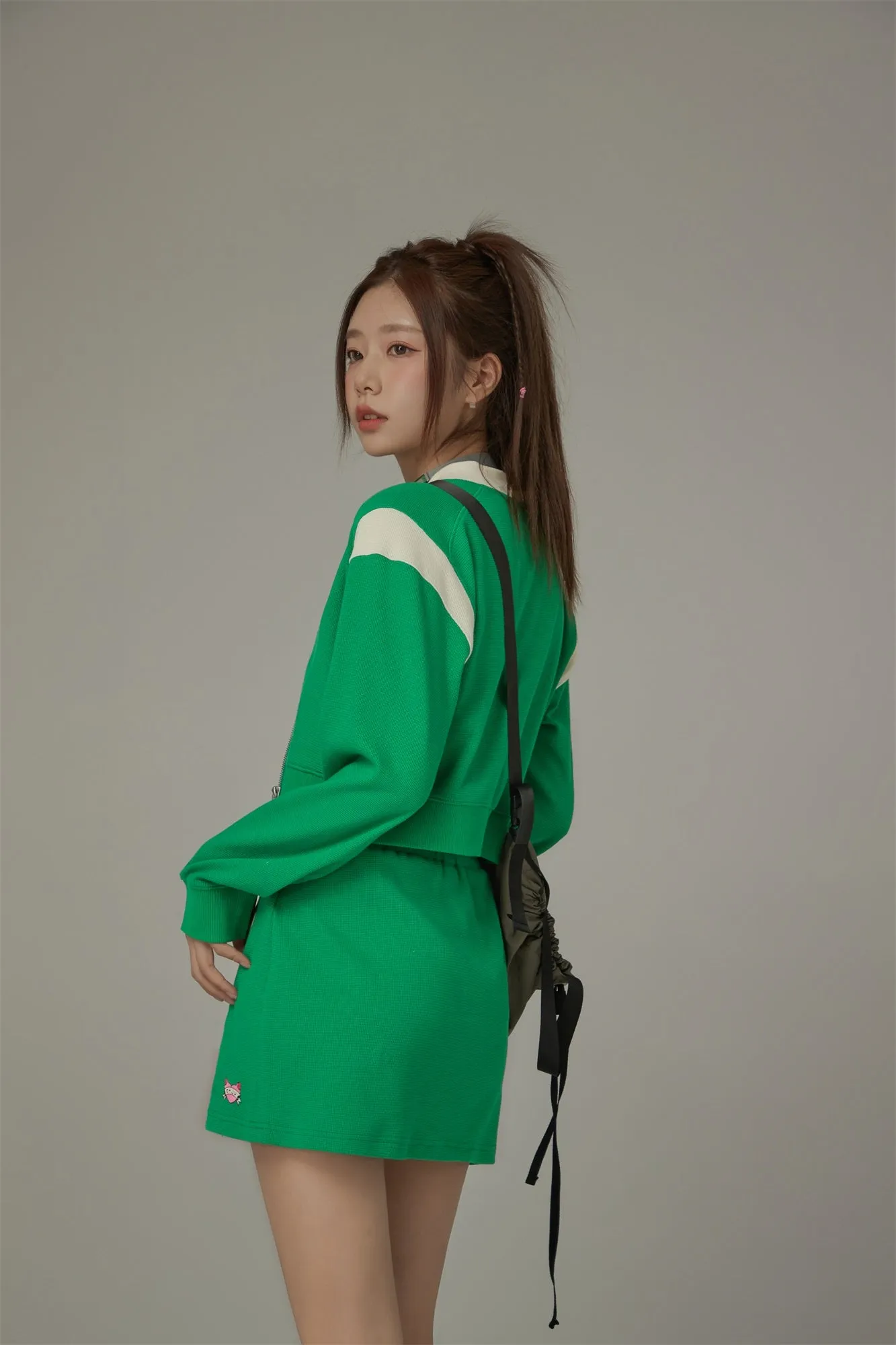 Color Matching Line Cropped Zip-Up