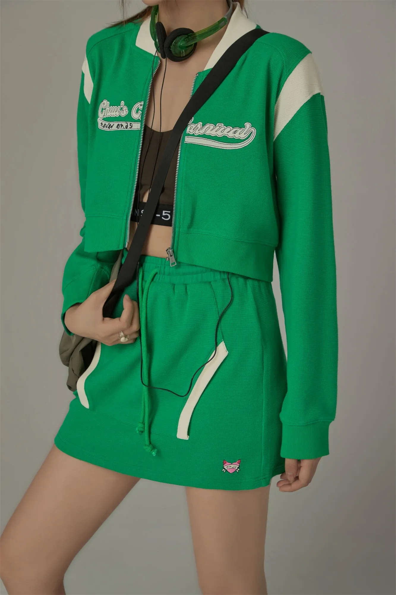 Color Matching Line Cropped Zip-Up