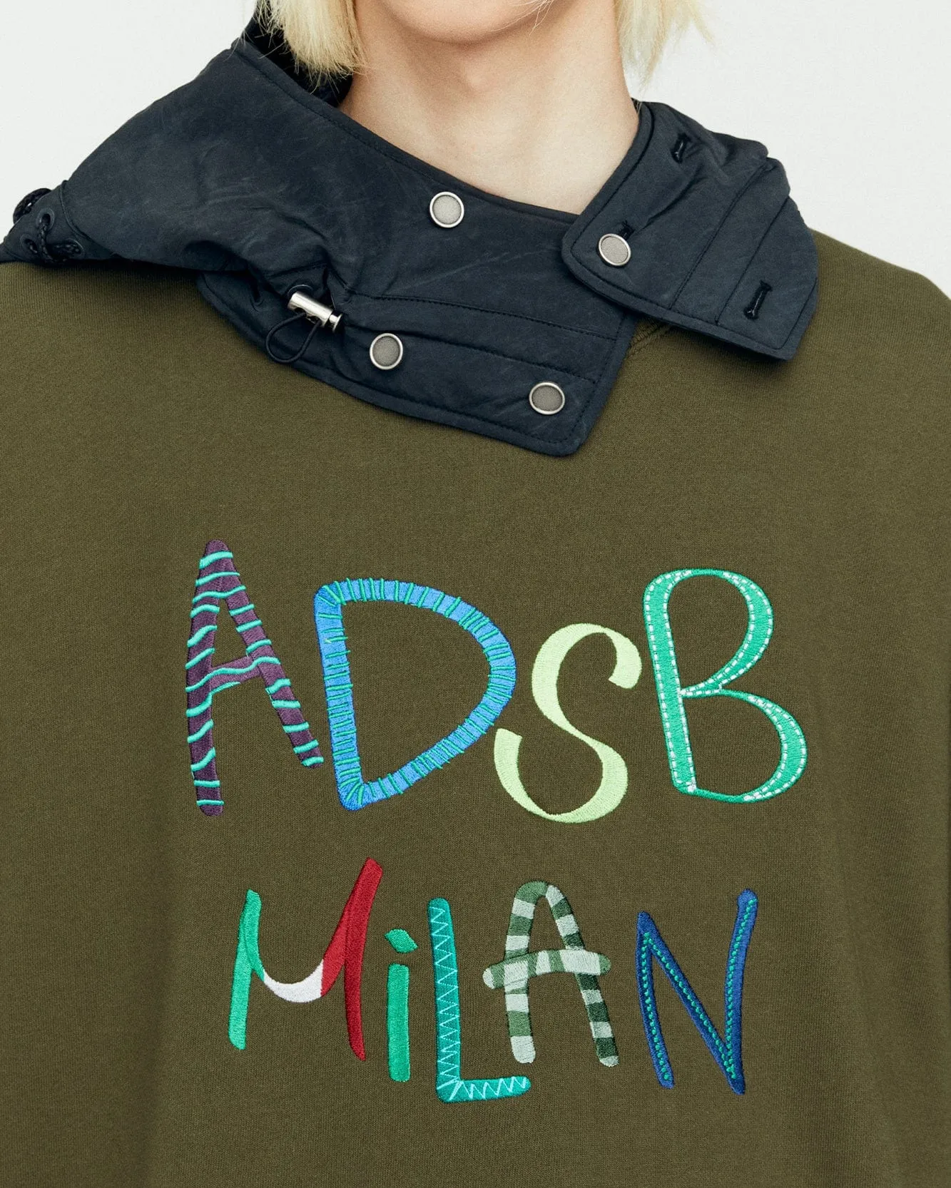 (ESSENTIAL) UNISEX ADSB MILAN EMBROIDERY SWEATSHIRTS atb1149u(KHAKI)